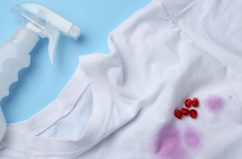 Skuteczne sposoby na plamy z owoców: poradnik na przykładzie wiśni, czereśni, truskawek i malin