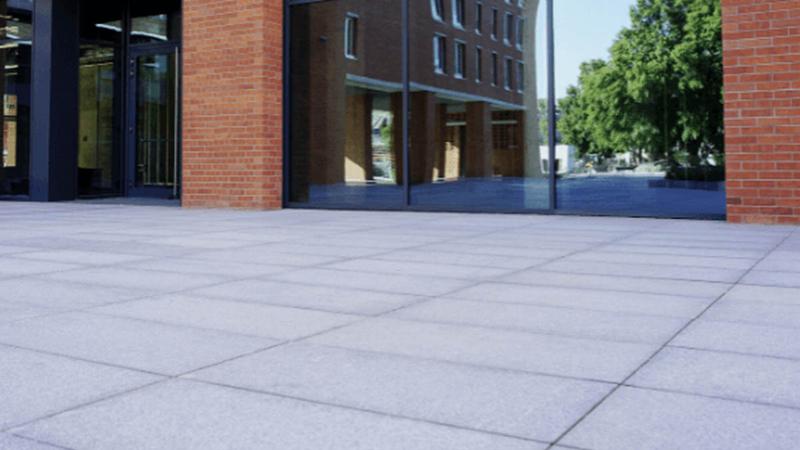 Układanie płytek w łazience