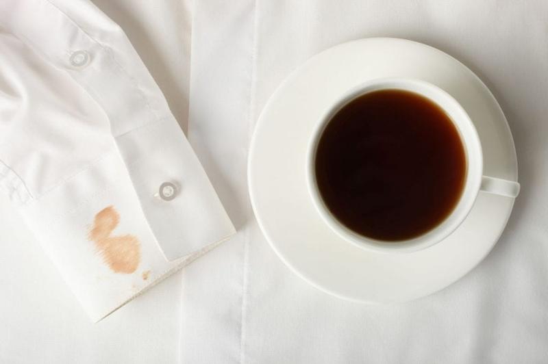 Jak skutecznie pozbyć się plam z herbaty – sprawdzone metody na uporczywe zabrudzenia