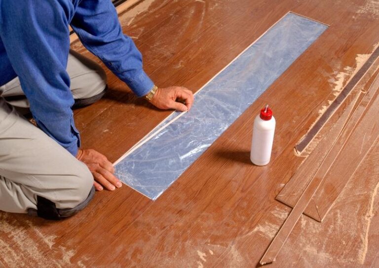 Jak skutecznie wypełniać szczeliny w drewnie? Praktyczny poradnik krok po kroku