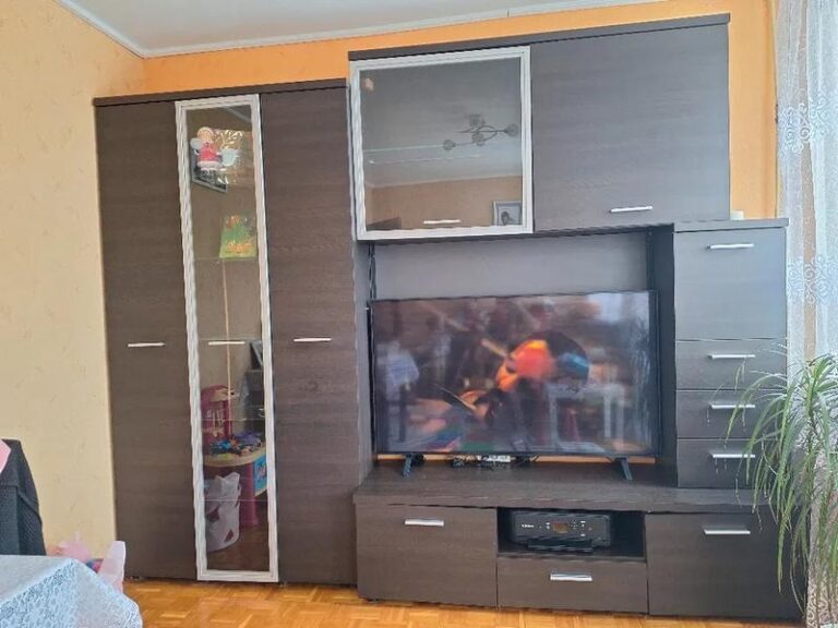 Odkryj skandynawską elegancję w pracy z biurkami od Meblościenka