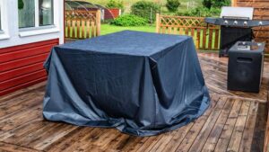 Skuteczne sposoby na ochronę mebli ogrodowych przed upałem latem