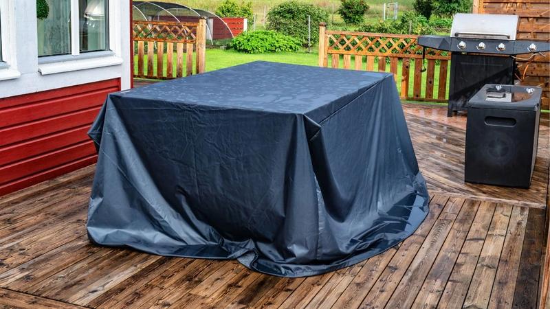 Skuteczne sposoby na ochronę mebli ogrodowych przed upałem latem